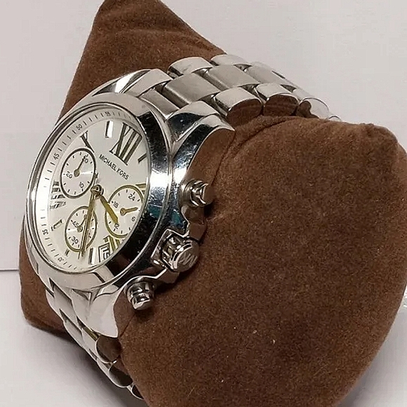 Michael Kors women's Silver Tone Chronograph w Date Oversized Quartz Watch. - Picture 4 of 8